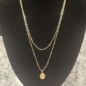Chic Gold Layered Necklace with Pendant